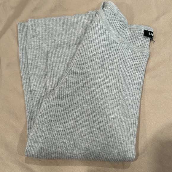 EXPRESS Grey MidSleeve Top✨ - Picture 1 of 4